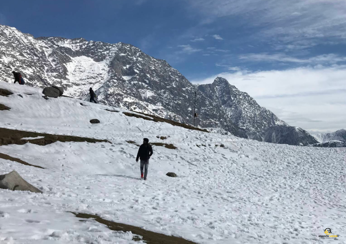 Ananta-Hikes-snow-trek